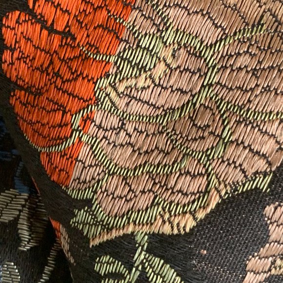 Lustrous Vintage Damask Tablecloth/Accent Fabric - Picture 11 of 16